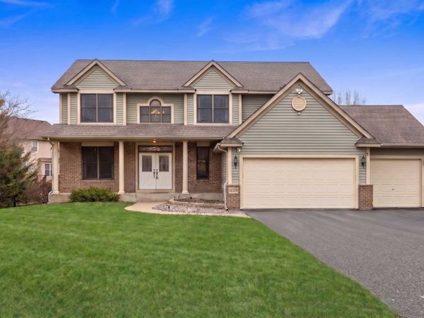 10803 Hawthorn Trail, Woodbury, MN 55129