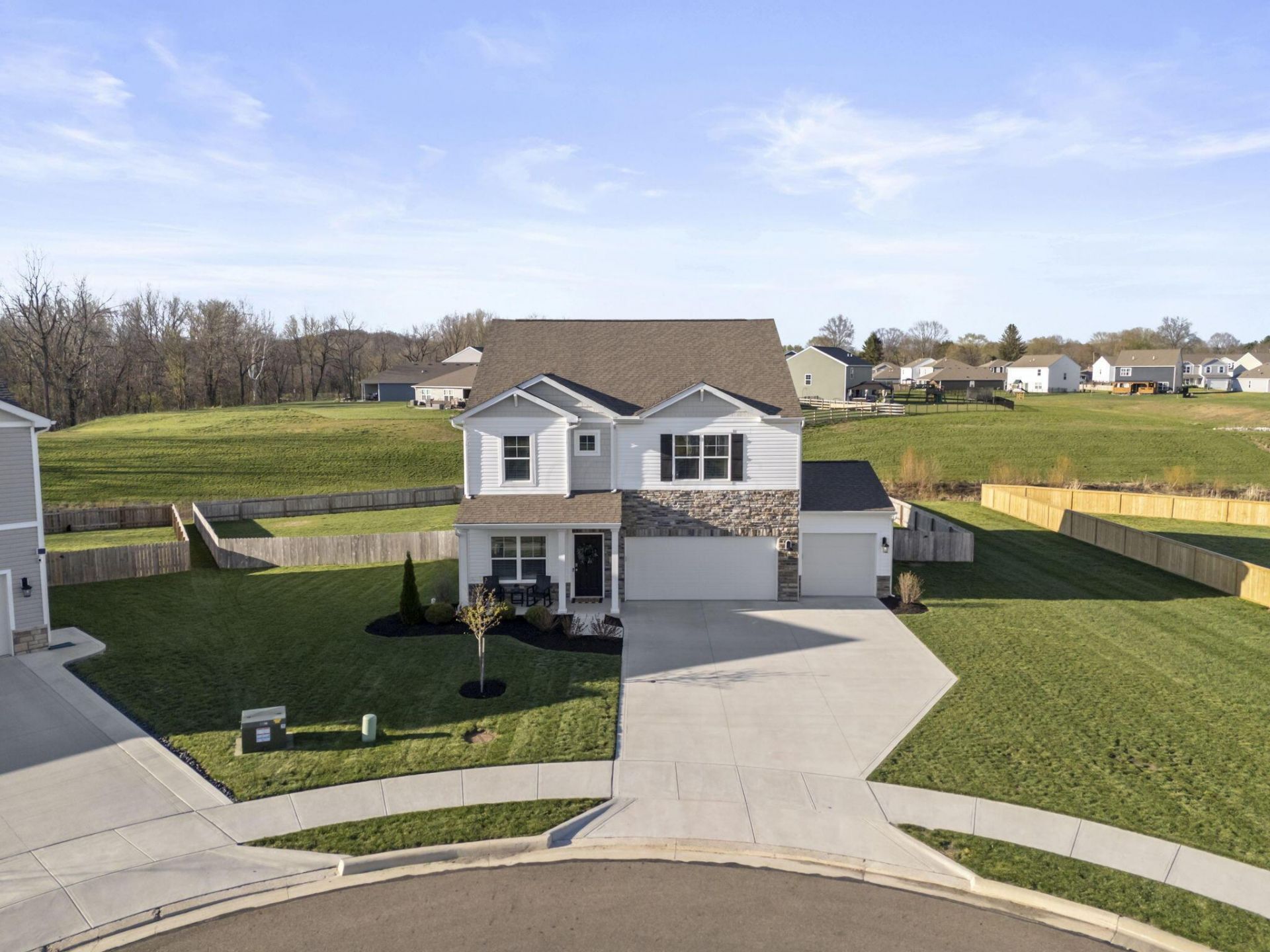 324 Kells Court W, Newark, OH 43055 Main Photo