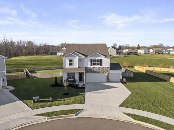 324 Kells Court W, Newark, OH 43055