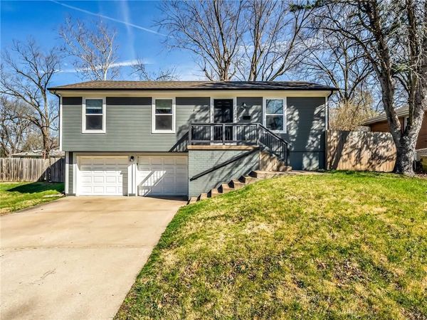 126 NW 4th Street, Blue Springs, MO 64057