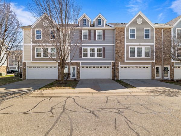 327 NE Olivewood, Waukee, IA 50263