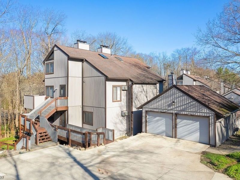 2110 Pinebrook Trail, Cuyahoga Falls, OH 44223 Photo 1