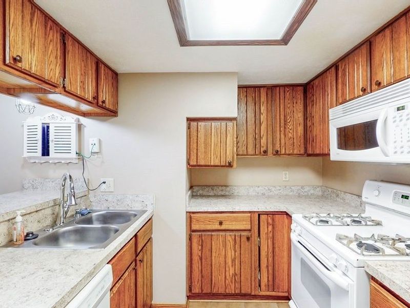 2110 Pinebrook Trail, Cuyahoga Falls, OH 44223 Photo 23