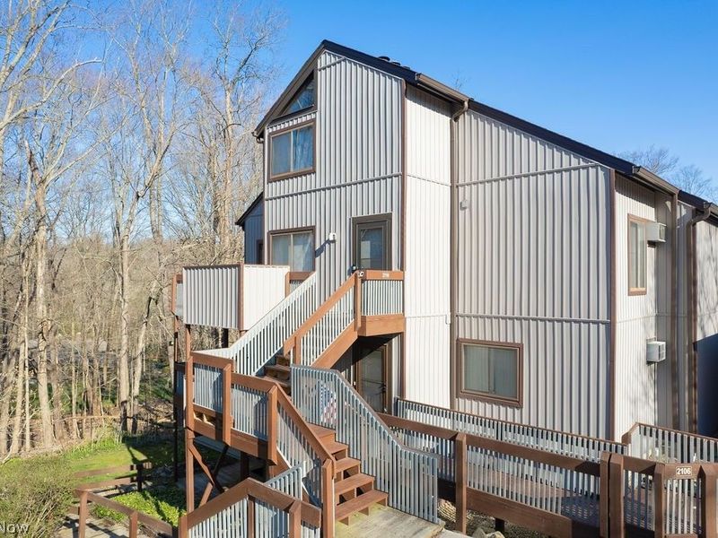 2110 Pinebrook Trail, Cuyahoga Falls, OH 44223 Photo 3