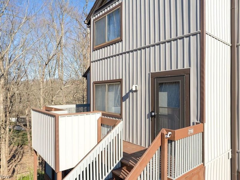 2110 Pinebrook Trail, Cuyahoga Falls, OH 44223 Photo 4