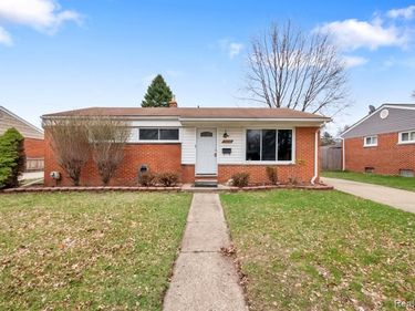 6842 Bison Street , Westland, MI 48185
