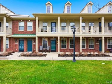 526 Red Oak Court , Walled Lake, MI 48390