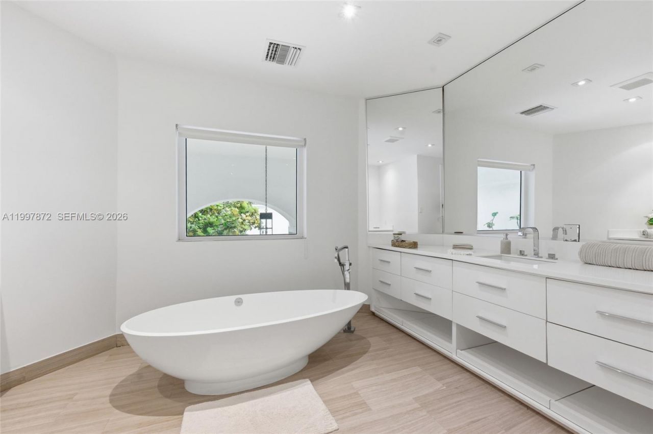 3752 NE 199 St , Aventura, FL 33180 Photo