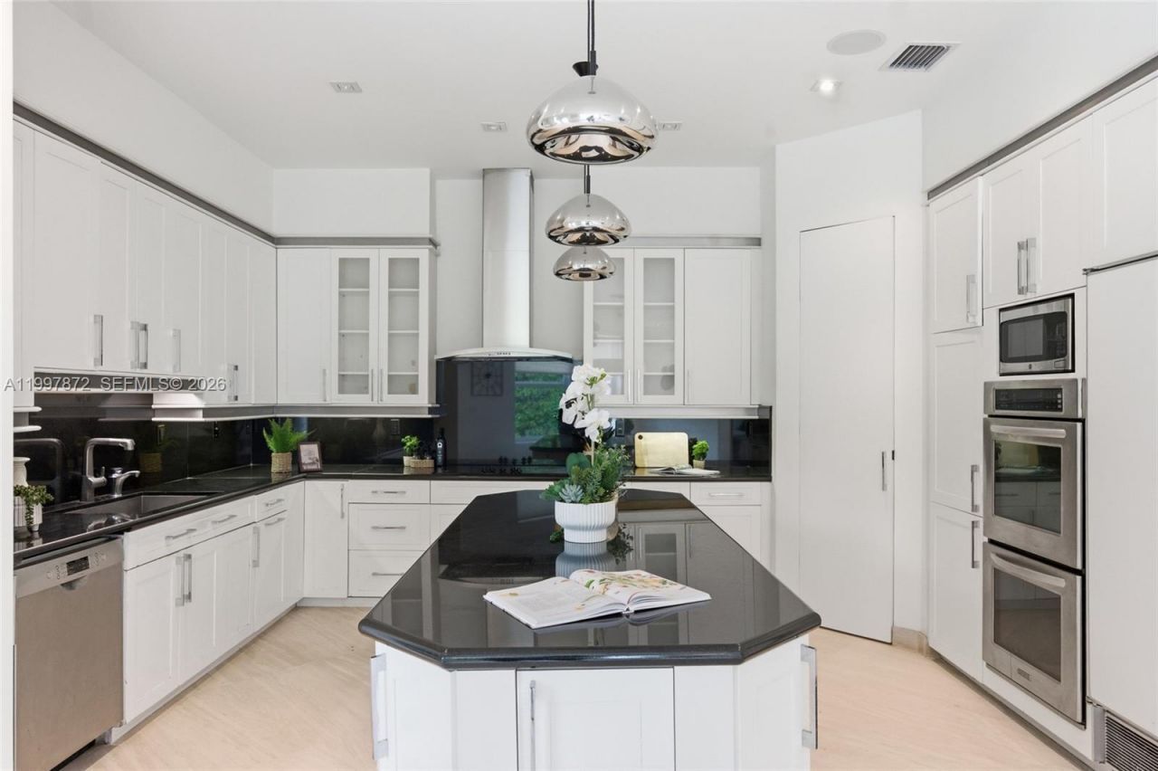 3752 NE 199 St , Aventura, FL 33180 Photo