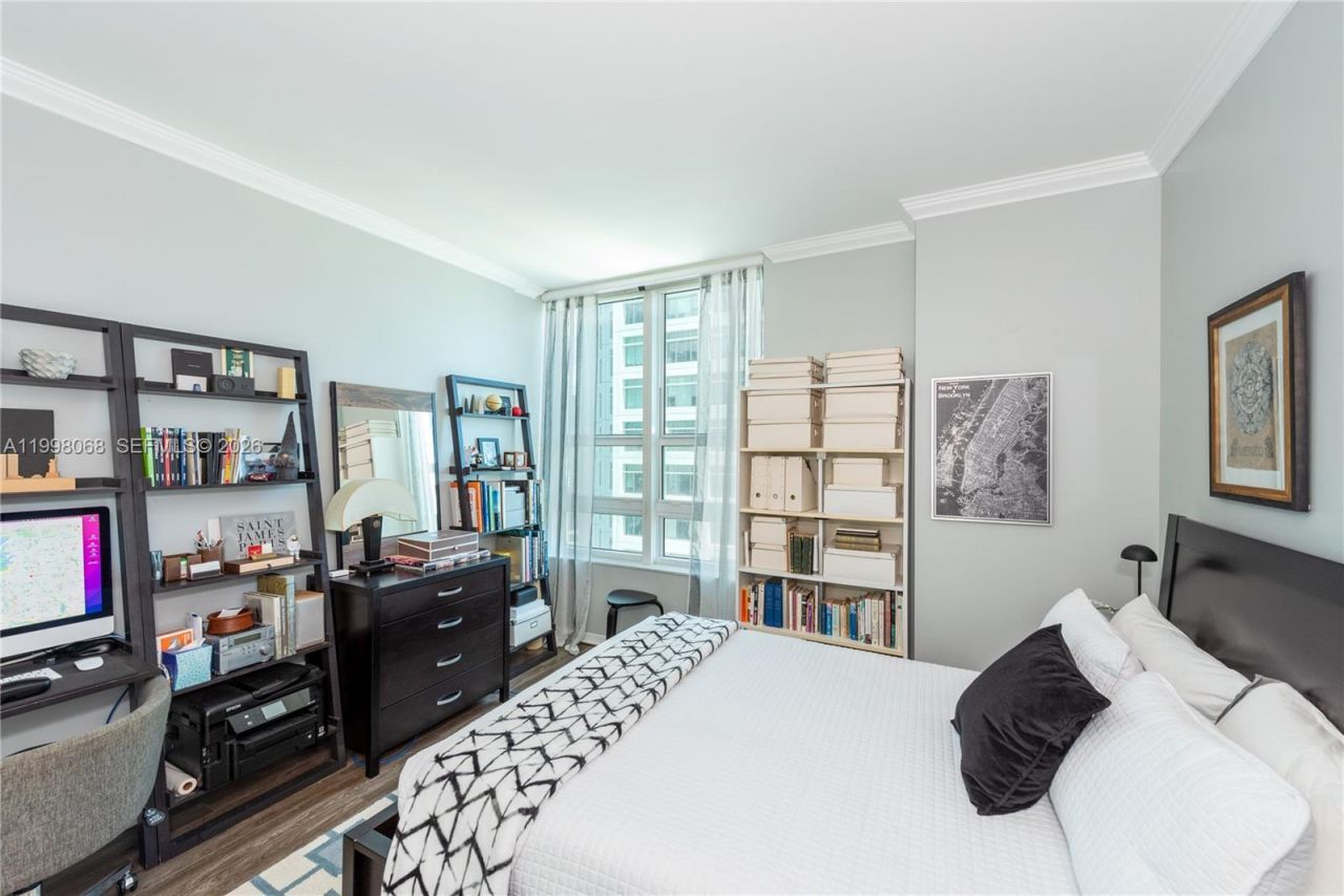 950 Brickell Bay Dr, Unit 2304, Miami, FL 33131 Photo