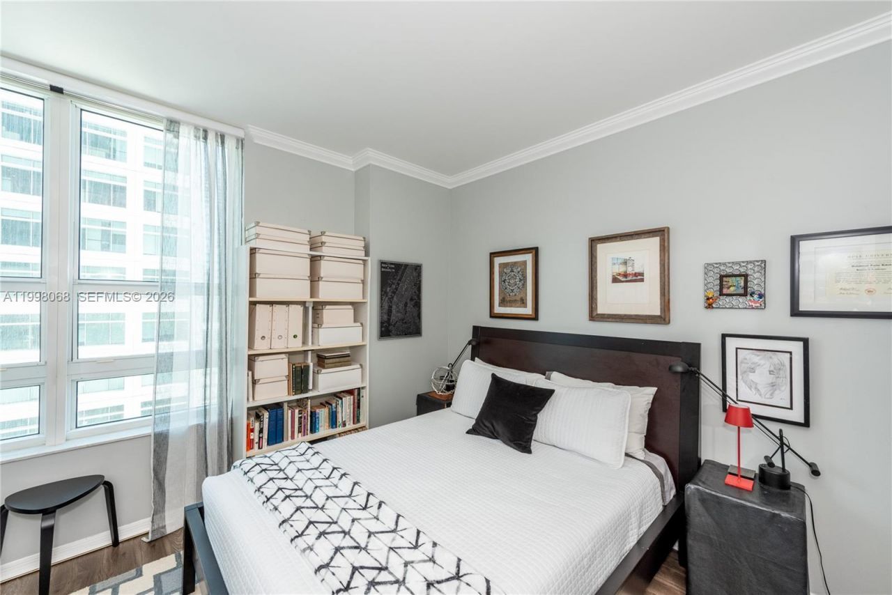 950 Brickell Bay Dr, Unit 2304, Miami, FL 33131 Photo