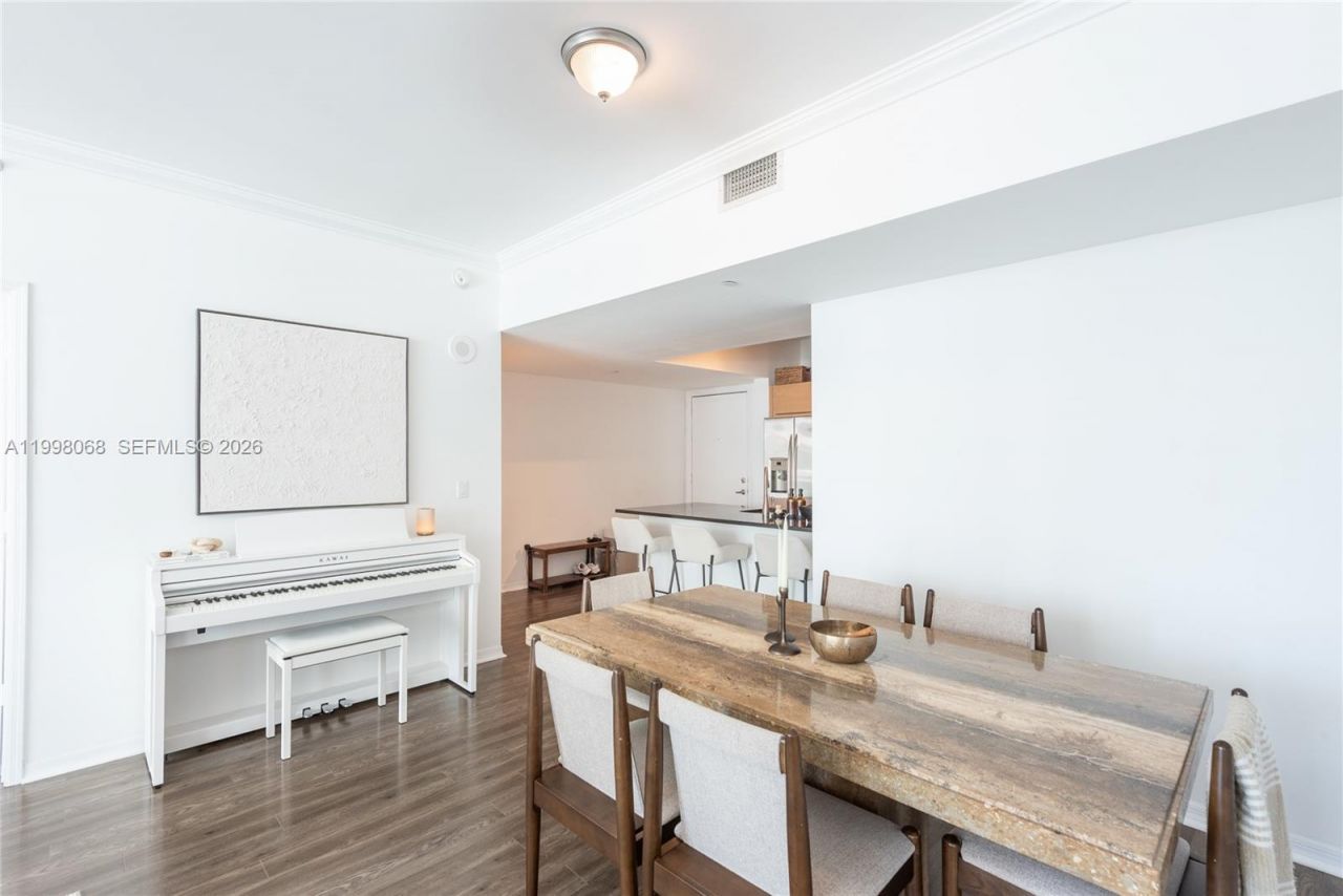 950 Brickell Bay Dr, Unit 2304, Miami, FL 33131 Photo