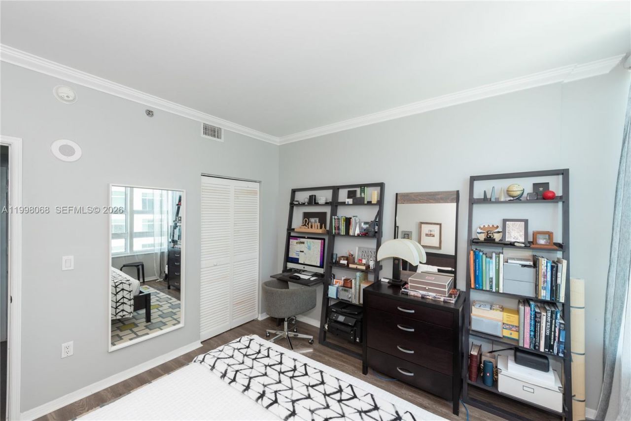 950 Brickell Bay Dr, Unit 2304, Miami, FL 33131 Photo