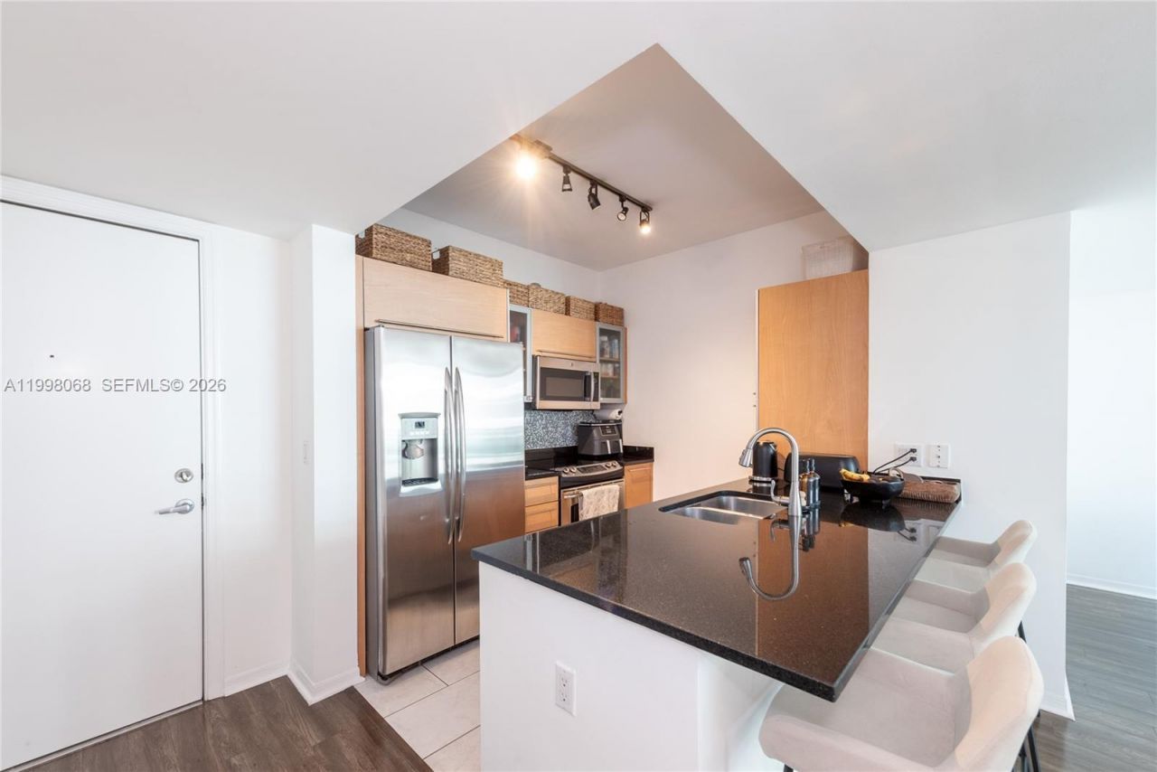 950 Brickell Bay Dr, Unit 2304, Miami, FL 33131 Photo