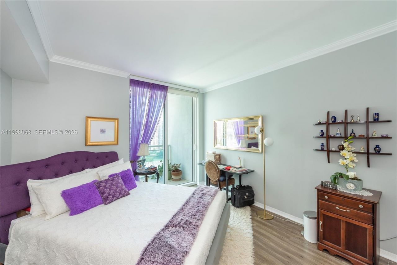 950 Brickell Bay Dr, Unit 2304, Miami, FL 33131 Photo