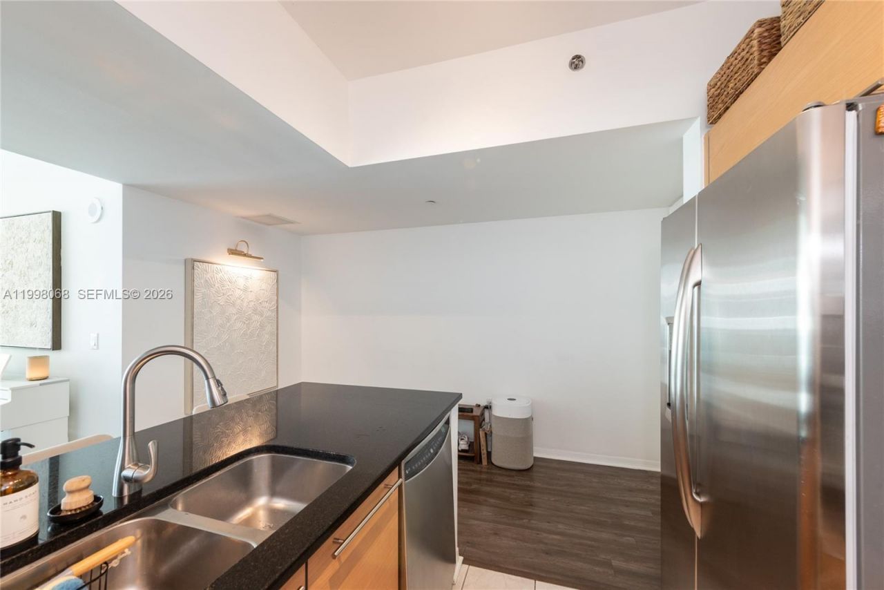 950 Brickell Bay Dr, Unit 2304, Miami, FL 33131 Photo