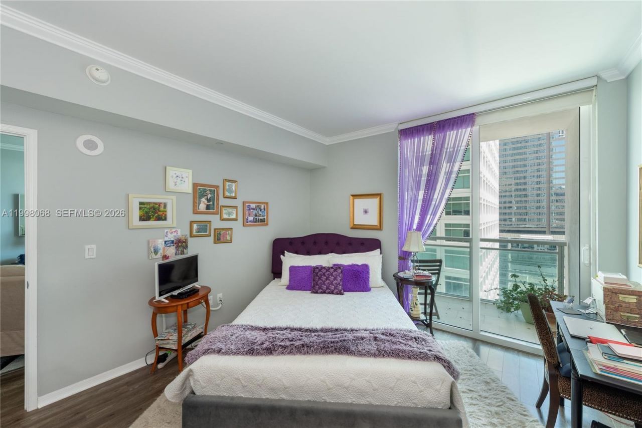 950 Brickell Bay Dr, Unit 2304, Miami, FL 33131 Photo