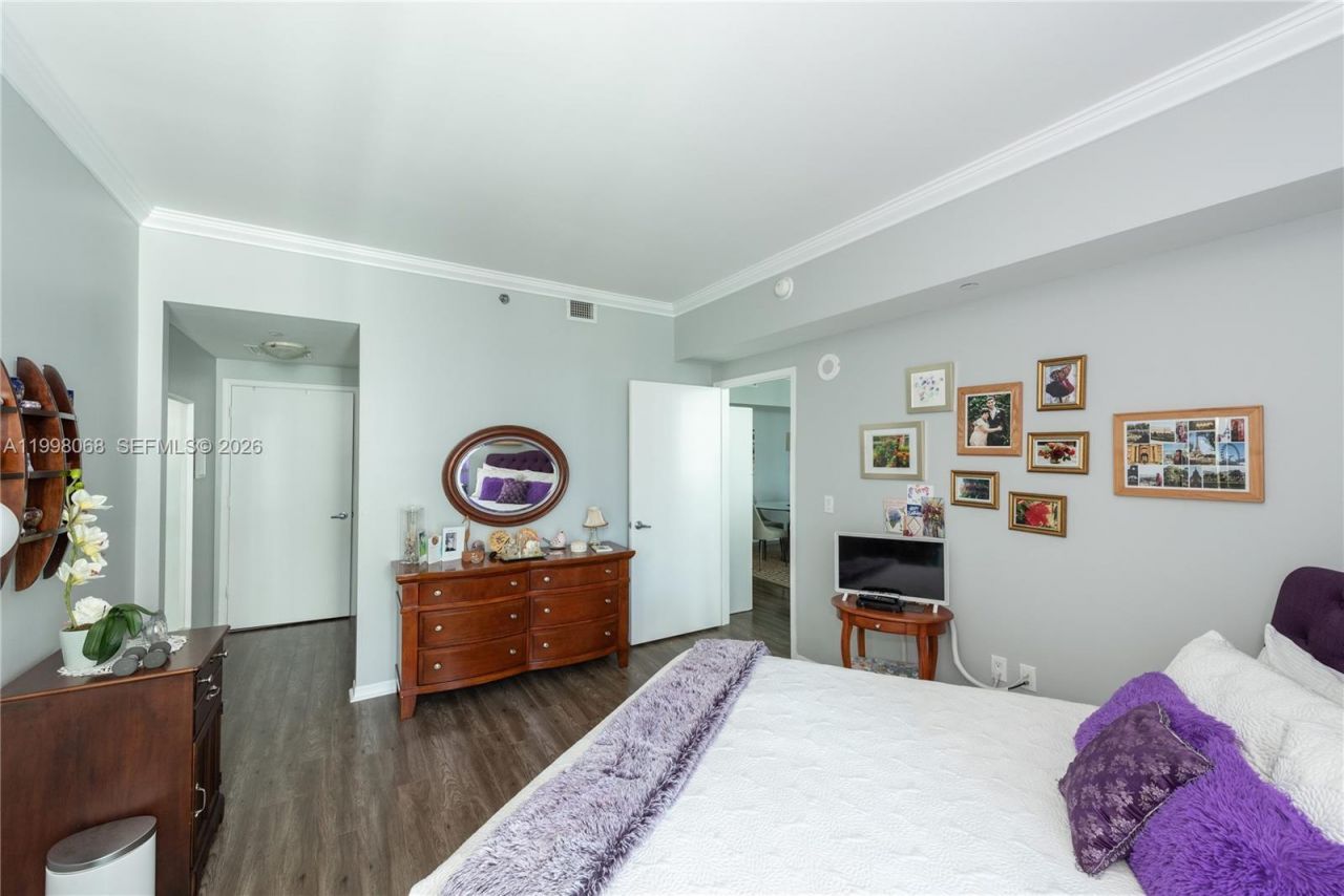 950 Brickell Bay Dr, Unit 2304, Miami, FL 33131 Photo