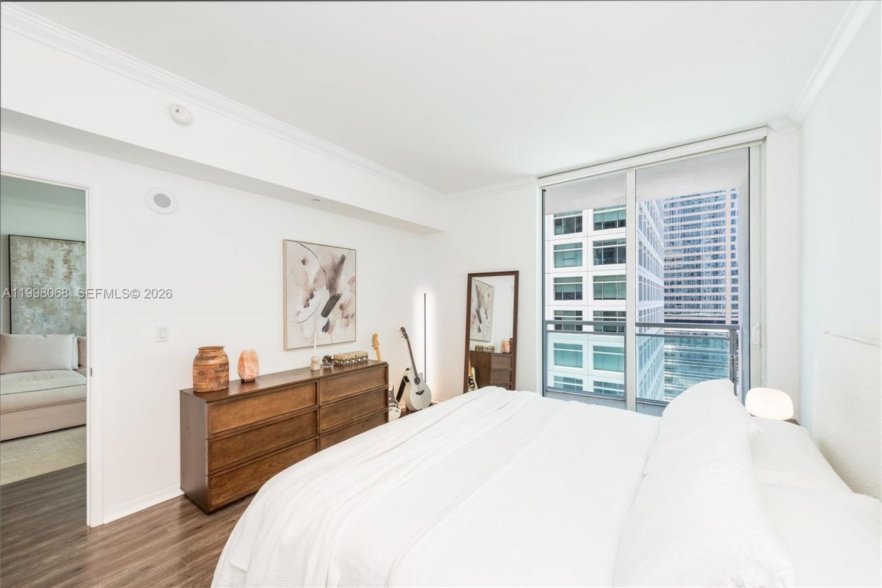 950 Brickell Bay Dr, Unit 2304, Miami, FL 33131 Photo