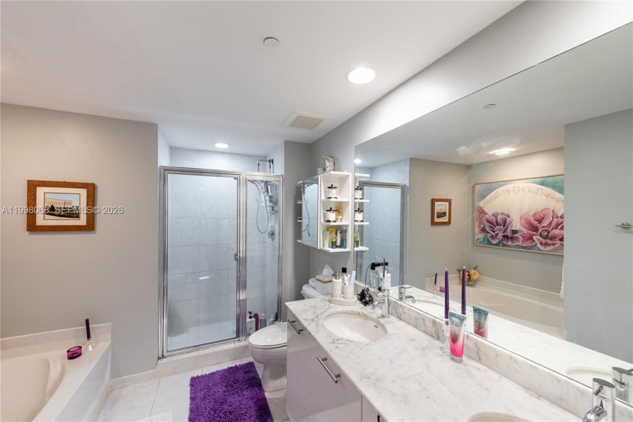 950 Brickell Bay Dr, Unit 2304, Miami, FL 33131 Photo