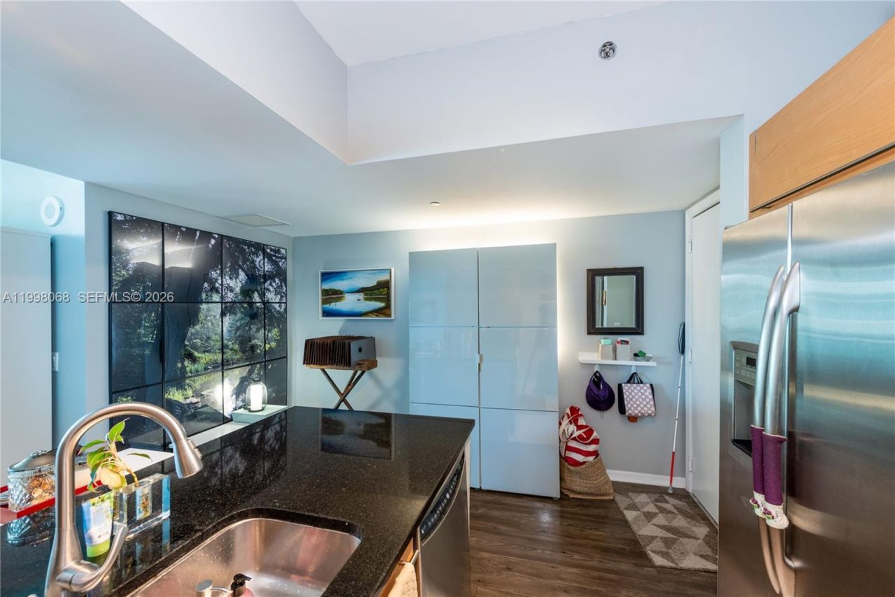 950 Brickell Bay Dr, Unit 2304, Miami, FL 33131 Photo