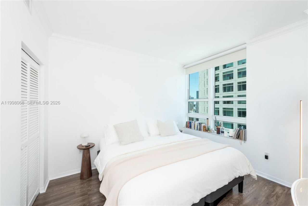 950 Brickell Bay Dr, Unit 2304, Miami, FL 33131 Photo