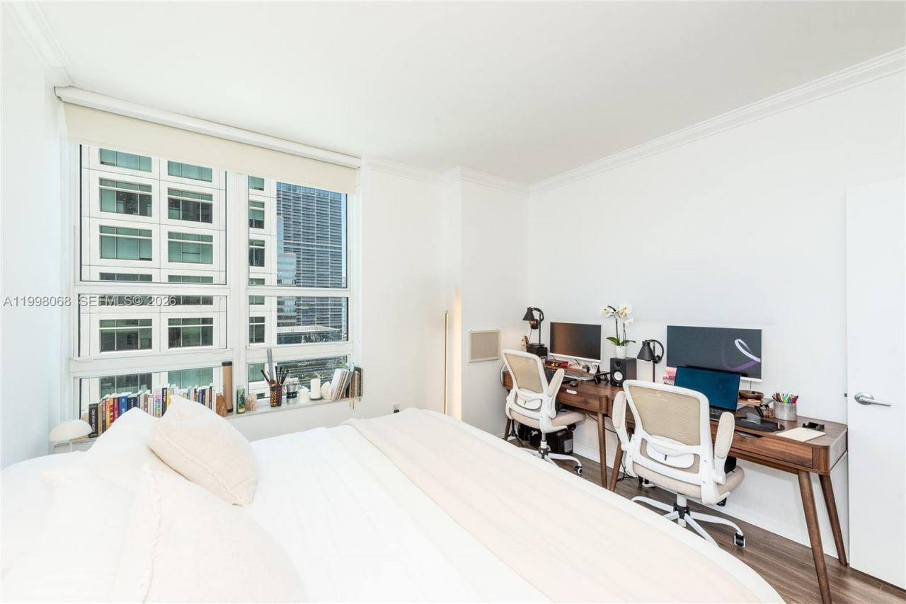 950 Brickell Bay Dr, Unit 2304, Miami, FL 33131 Photo