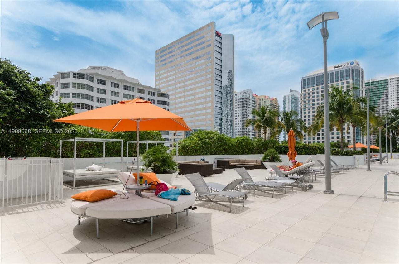 950 Brickell Bay Dr, Unit 2304, Miami, FL 33131 Photo