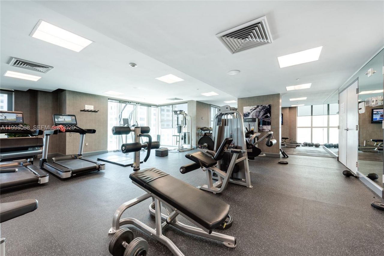 950 Brickell Bay Dr, Unit 2304, Miami, FL 33131 Photo