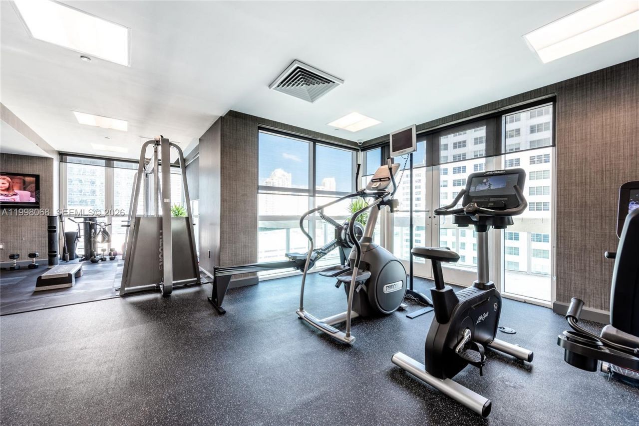 950 Brickell Bay Dr, Unit 2304, Miami, FL 33131 Photo