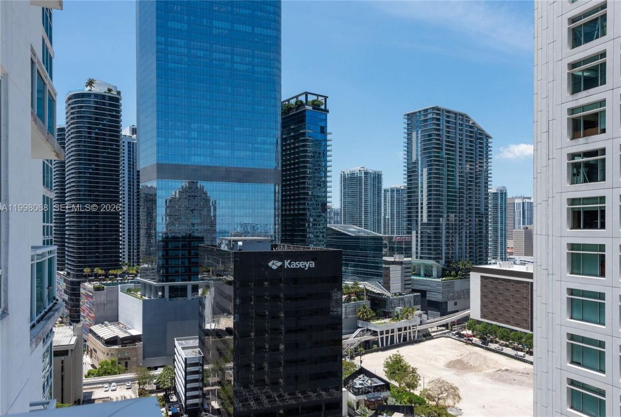 950 Brickell Bay Dr, Unit 2304, Miami, FL 33131 Photo