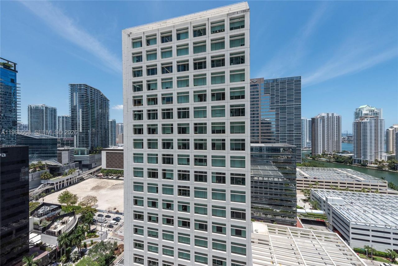 950 Brickell Bay Dr, Unit 2304, Miami, FL 33131 Photo