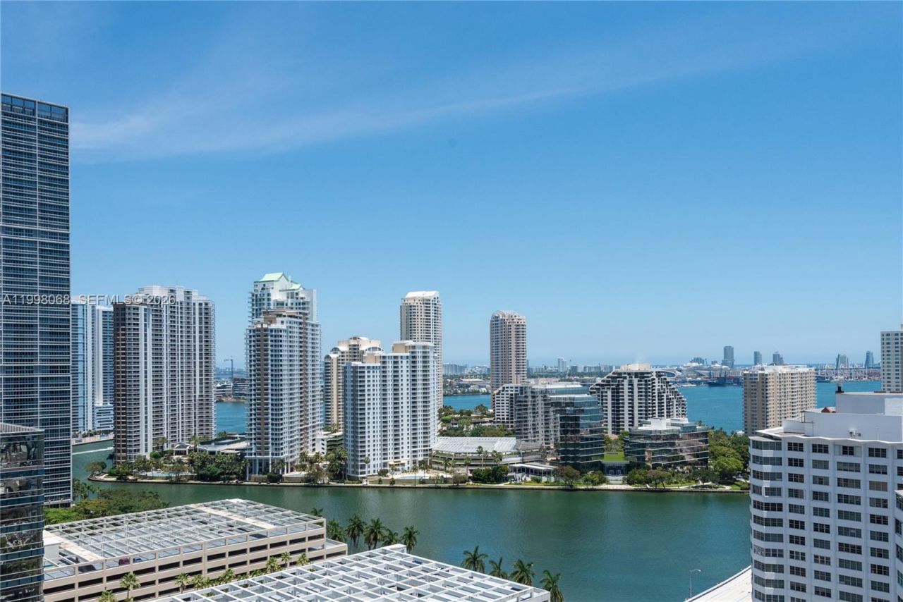 950 Brickell Bay Dr, Unit 2304, Miami, FL 33131 Photo