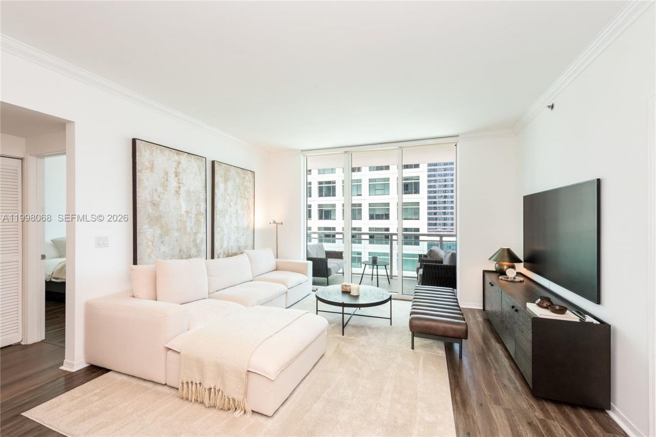 950 Brickell Bay Dr, Unit 2304, Miami, FL 33131 Photo