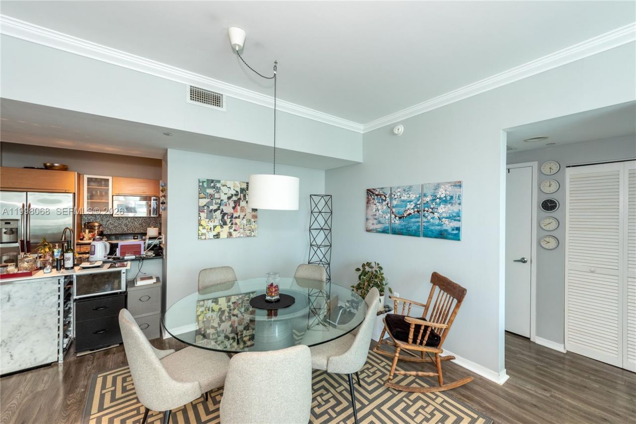 950 Brickell Bay Dr, Unit 2304, Miami, FL 33131 Photo