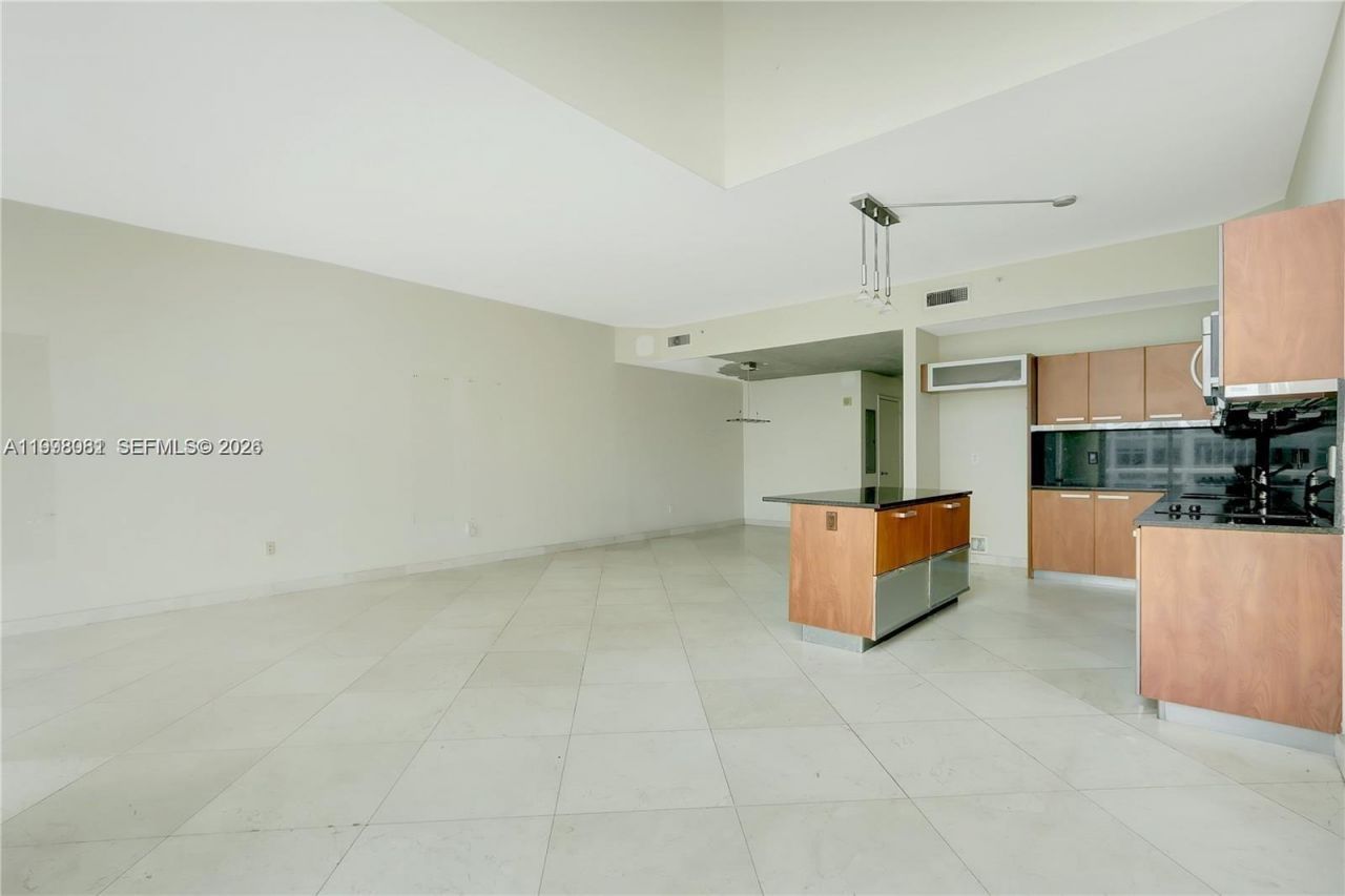 3131 NE 188th St , Unit 1-1205, Aventura, FL 33180 Photo
