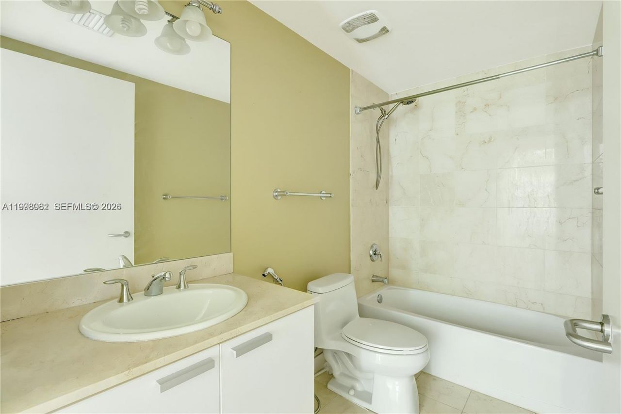3131 NE 188th St , Unit 1-1205, Aventura, FL 33180 Photo