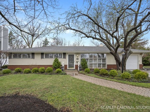 309 Brookside Circle , Wheaton, IL 60187