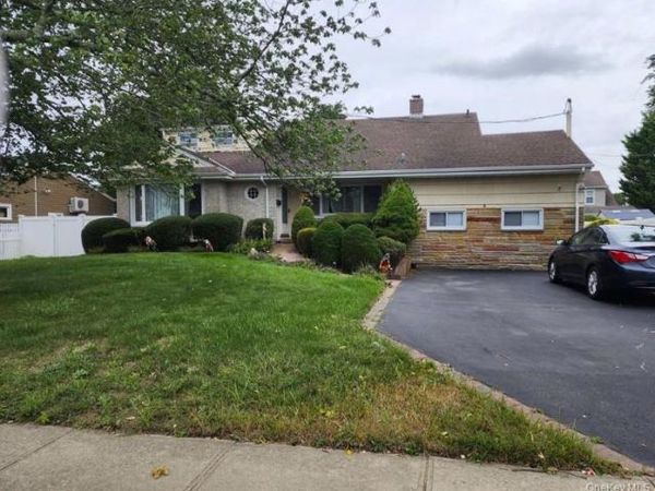 67 Unqua Road , Massapequa, NY 11758