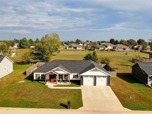 2706 M- Town Drive , Mountain Grove, MO 65711