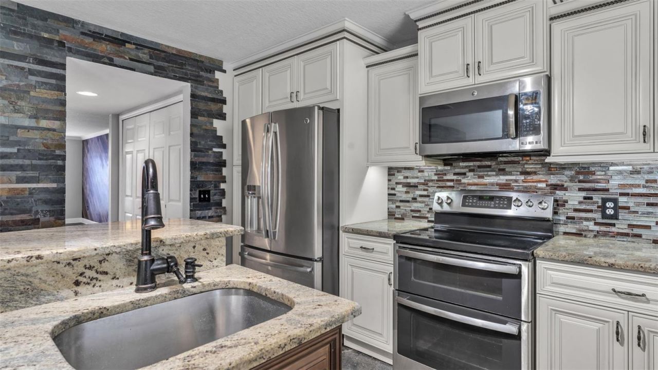 5187 Spanish Oaks Dr , Lakeland, FL 33805 Photo