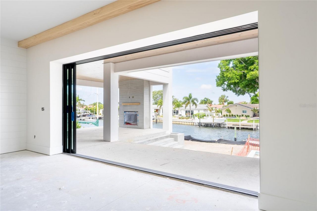 2071 Illinois Avenue Ne, Saint Petersburg, FL 33703 Photo