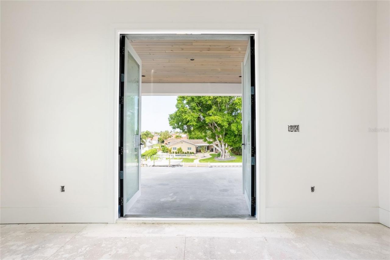 2071 Illinois Avenue Ne, Saint Petersburg, FL 33703 Photo