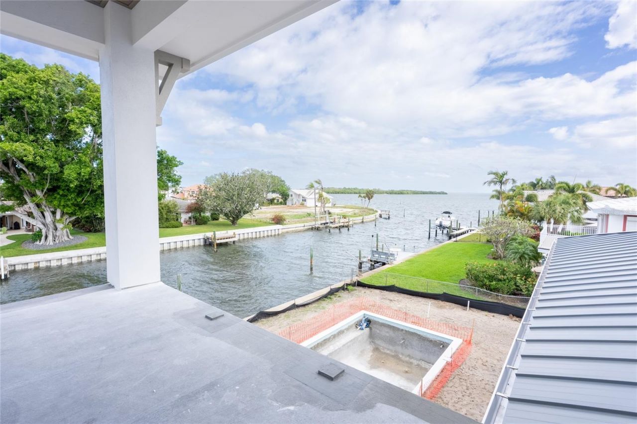 2071 Illinois Avenue Ne, Saint Petersburg, FL 33703 Photo