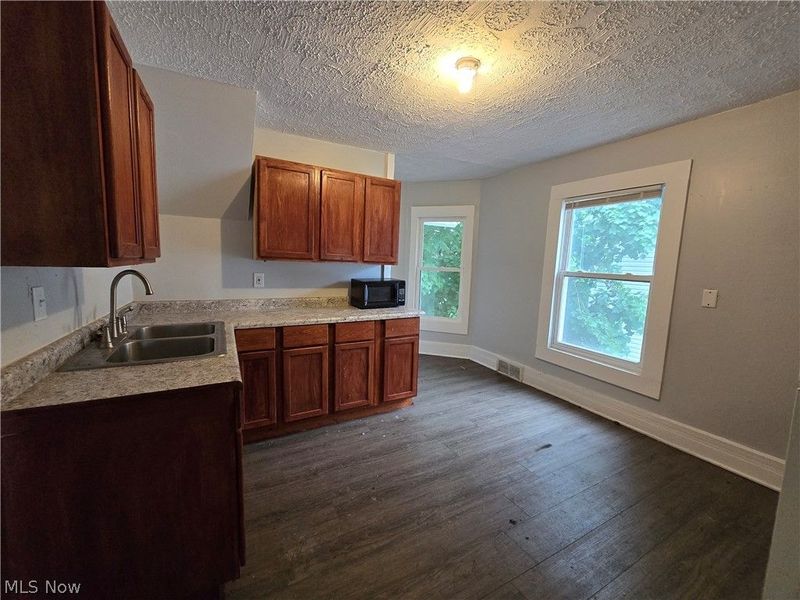 1412 Woodland Avenue NW, Canton, OH 44703 Photo 3