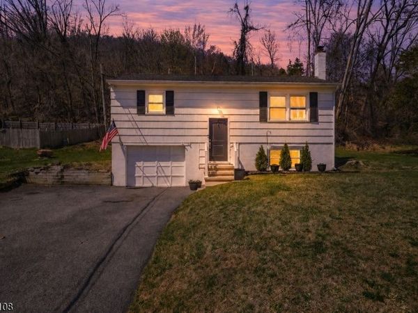 35 Zinnia Dr, Vernon, NJ 07418