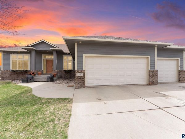 7100 S Wilshir Pine Ave, Sioux Falls, SD 57108