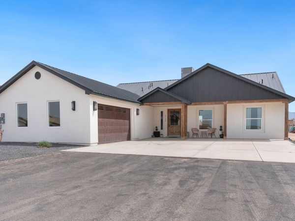 712 2nd Street NE, Rio Rancho, NM 87124
