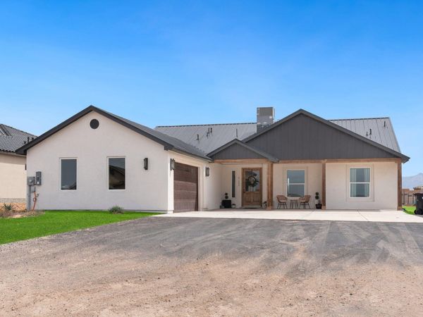 712 2nd Street NE, Rio Rancho, NM 87124