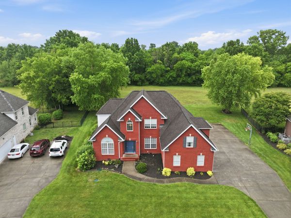 1317 Lunar Dr, Murfreesboro, TN 37129